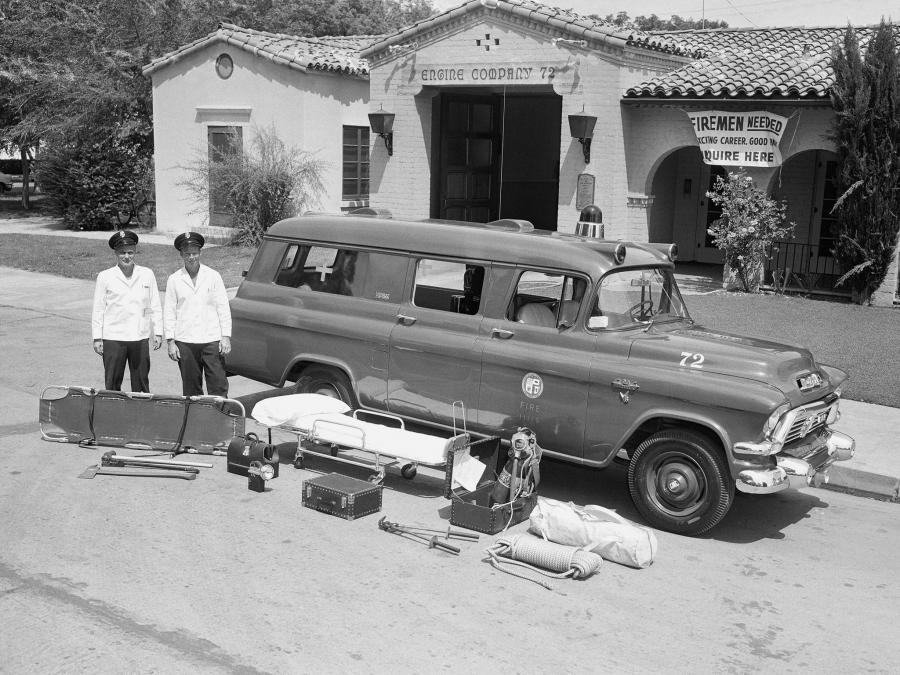  GMC S-100 Ambulance by Yankee 1957 года  (фото 1 из 1)
